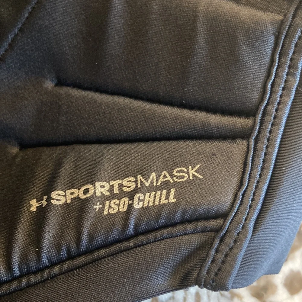 NWOT Under Armour sportsmask